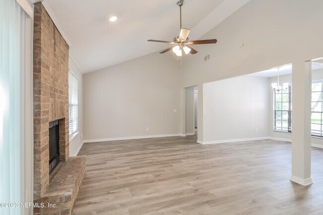 Building Photo - 2382 Dundee Ct E