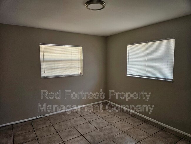 Building Photo - 3812 Desoto Ave