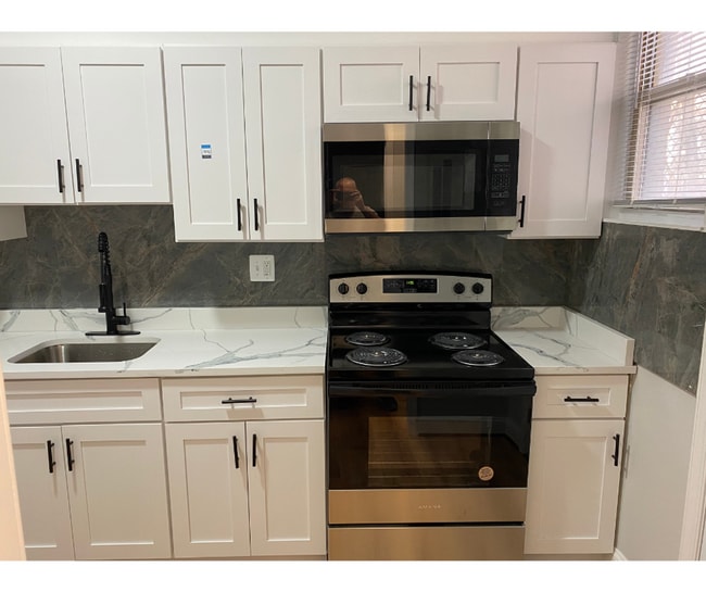 Building Photo - 2501 Linden Ave