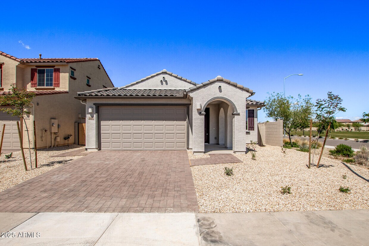 Foto principal - 8804 W Marshall Ave
