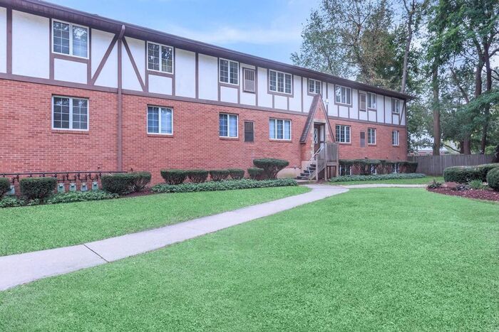 Foto principal - 1500 W.Market St Akron Oh- 2 Bedroom