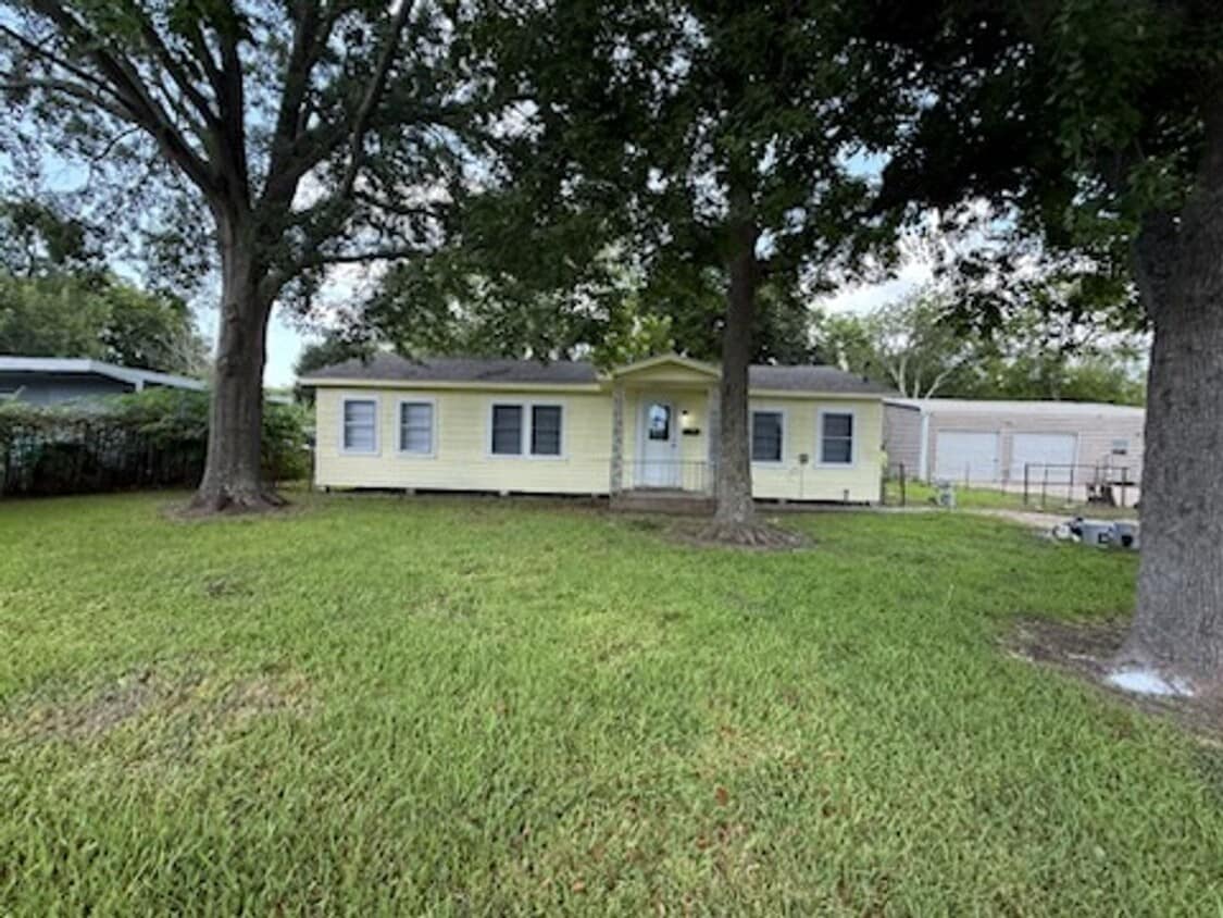Charming 3 bedroom 2 bath home - Charming 3 bedroom 2 bath home