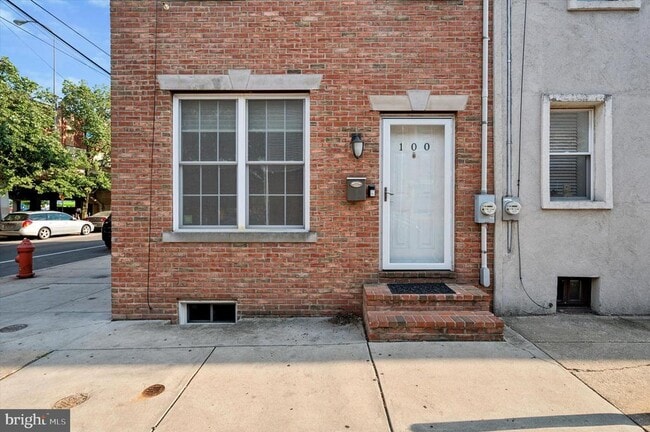 Building Photo - 100 Sigel St
