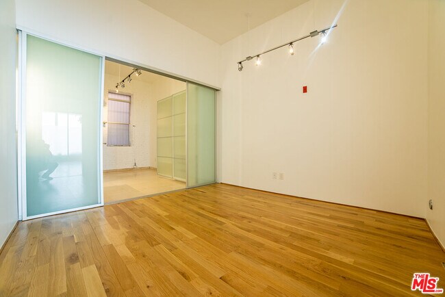 Foto del edificio - 8 Brooks Ave