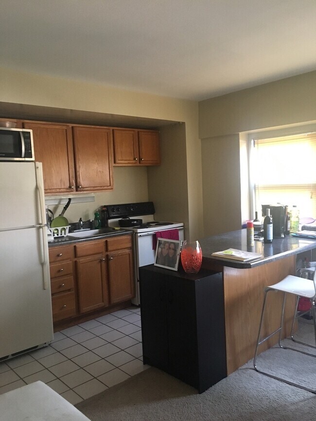 Foto del edificio - 4970 N Marine Dr