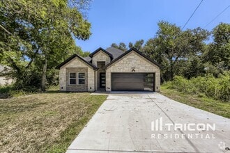 Building Photo - 328 Lakey Rd