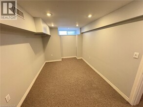 Building Photo - 126 Park St N