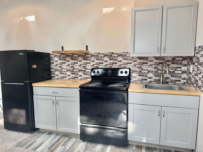 Building Photo - Just in Time for Summer! Adorable Efficien...
