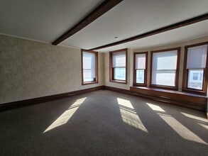 Building Photo - 209 E Market St