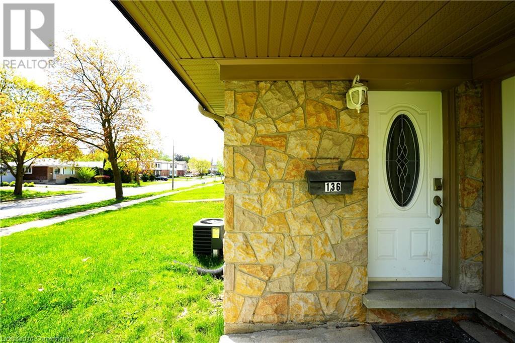 Photo principale - 136 Jansen Ave