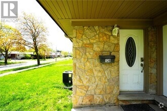 Building Photo - 136 Jansen Ave