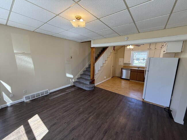Foto del edificio - Howard City Multi-level 2BR