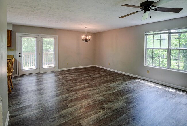 Foto del edificio - 2103 Creekside Way