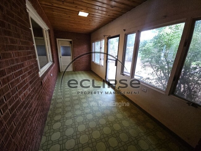 Building Photo - 102 Poncha Ave