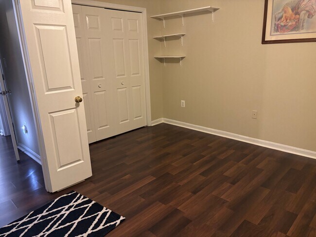 Foto del edificio - 2027 Quiet Creek Ct