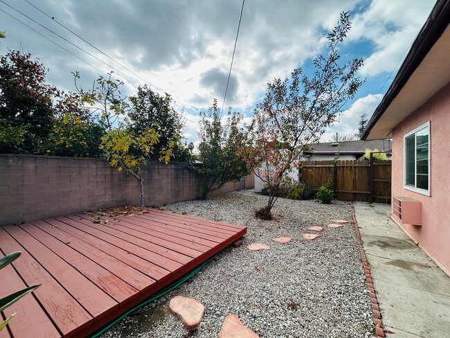 Building Photo - Brunswick Duplex