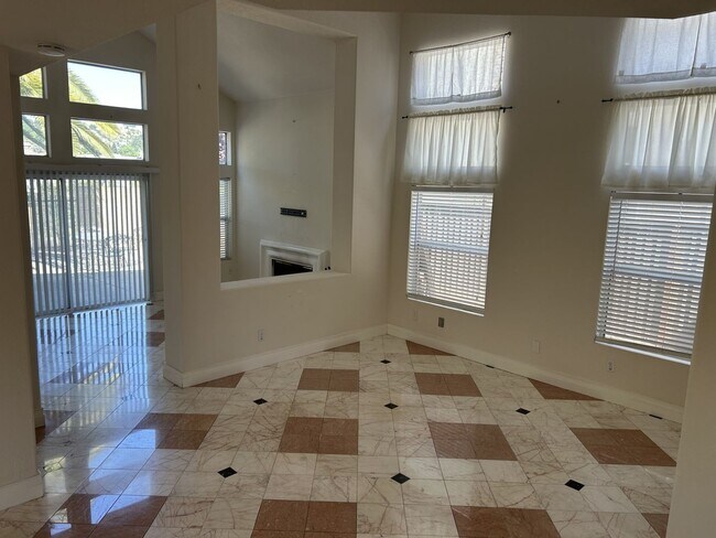 Building Photo - Desirable Glen Cove Gated Community 3 Bedr...