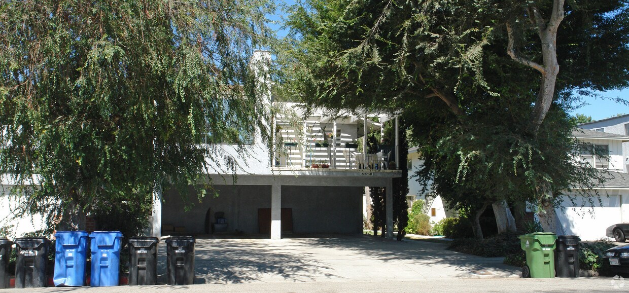 Primary Photo - 4237-4239 Dixie Canyon Ave