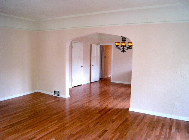 Dining Room - 165 N Sycamore Ave