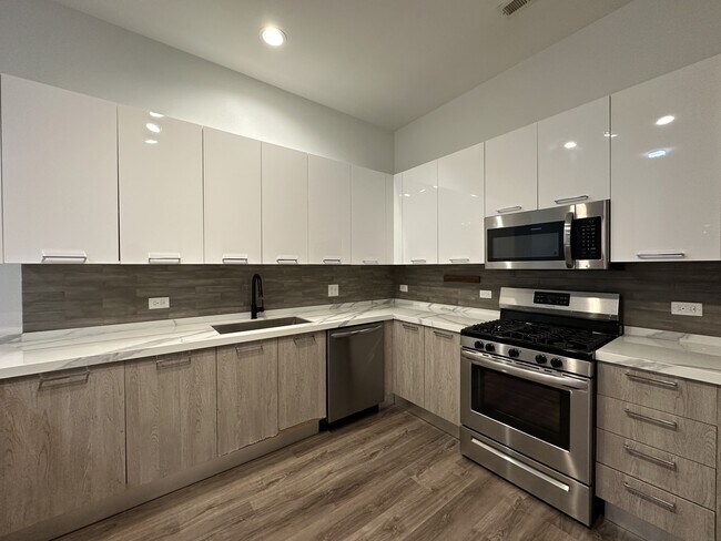 Building Photo - 2550 S Wabash Ave