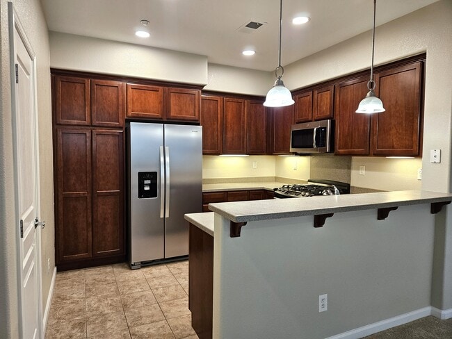 Building Photo - 143 W Saltillo Ln