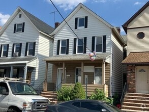 Building Photo - 28 Niles St