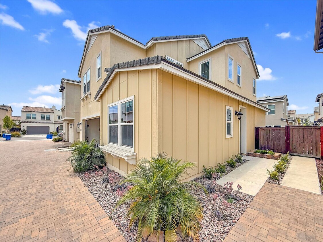 Primary Photo - Charming 4BR/3BA Two-Story Townhome with A...