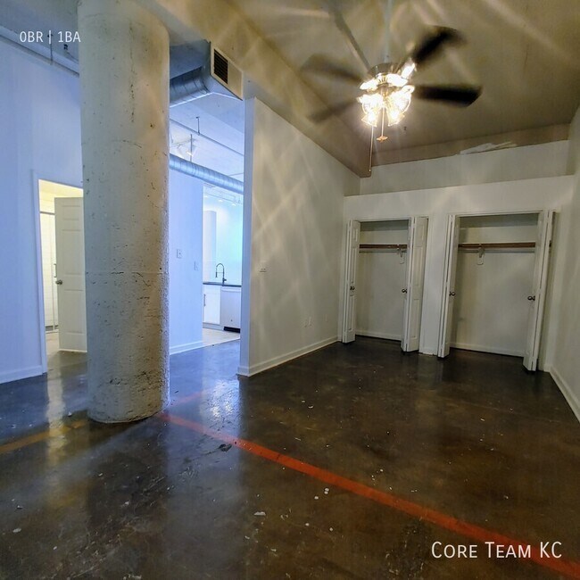 Foto del edificio - 320 W 7th St