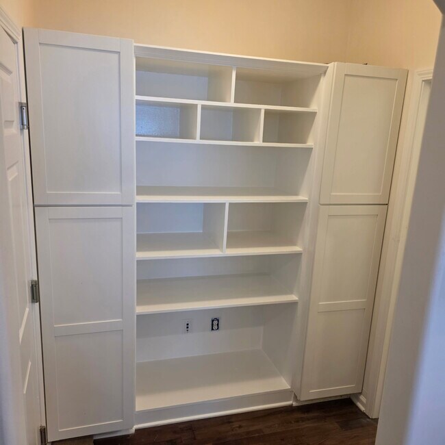 Foto del edificio - 466 Carriage House Ln