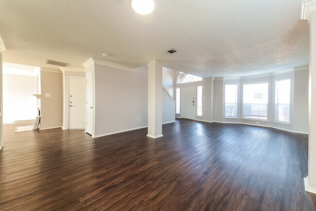 Foto del edificio - 5909 Iris Dr