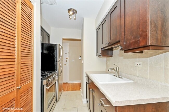Building Photo - 2629 N Hampden Ct