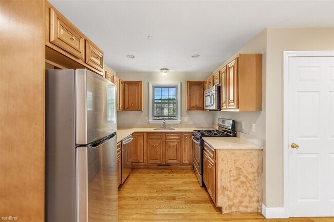 Building Photo - 5 br, 2 bath Condo - 45 Nightingale St Spa...