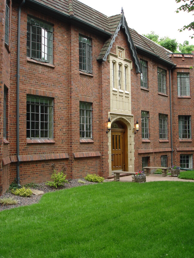 Building Photo - 1685 Steele St