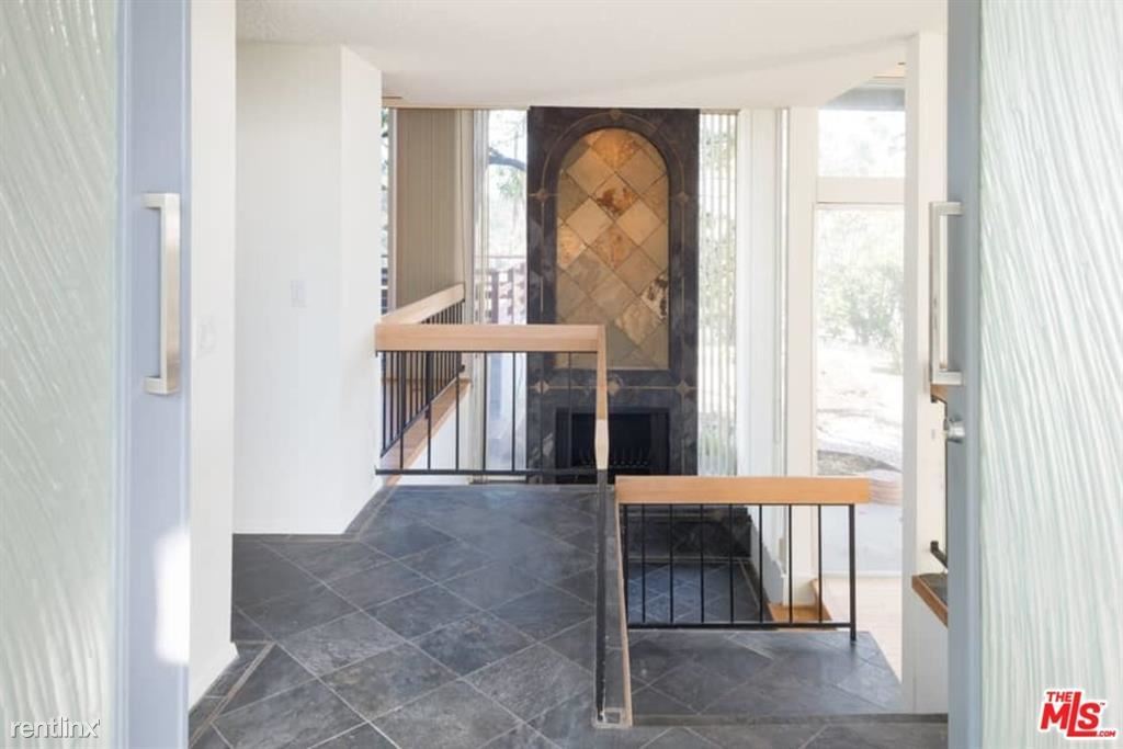 Foto principal - 5 br, 3 bath House - 1478 N Kenter Ave