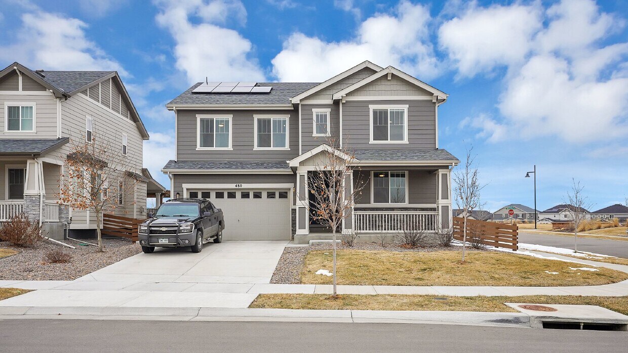 Foto principal - $3,700 - Stunning 4 bed/3.5bath Home in Er...