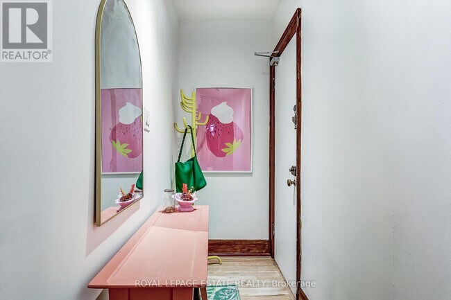 Photo du bâtiment - 922 Bathurst St