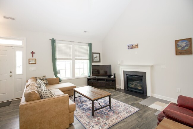 Foto del edificio - "Spacious 4 Bed, 2.5 Bath Rental in Vass, ...