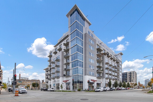 Building Photo - 601 E Ogden Ave