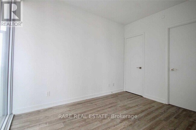 Building Photo - 28 Wellesley St E