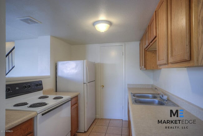 2Bed/1Bath House at 48th/Broadway! JOIN TH... - 2Bed/1Bath House at 48th/Broadway! JOIN TH...