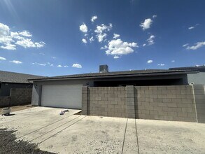 Building Photo - 2527 E Broadway Rd