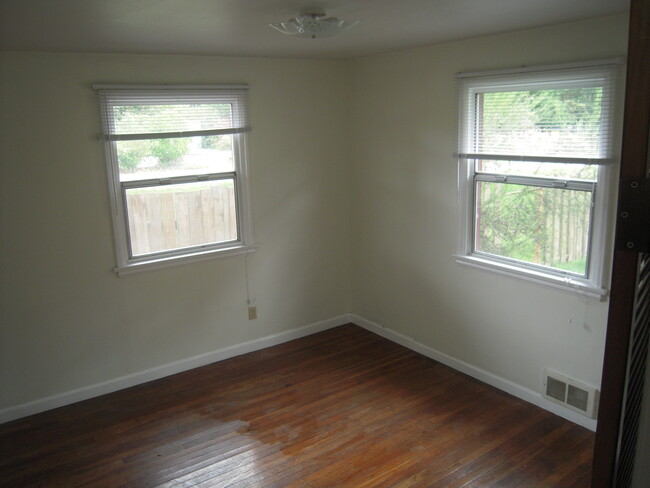 Building Photo - 17214 Ronald Pl N