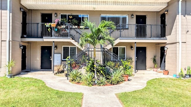 Building Photo - Tropical Breeze Apartments
