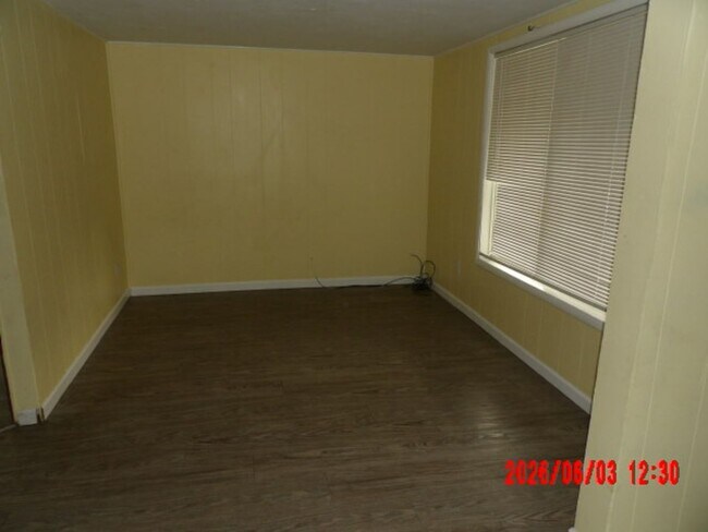 Building Photo - 3 bedroom house