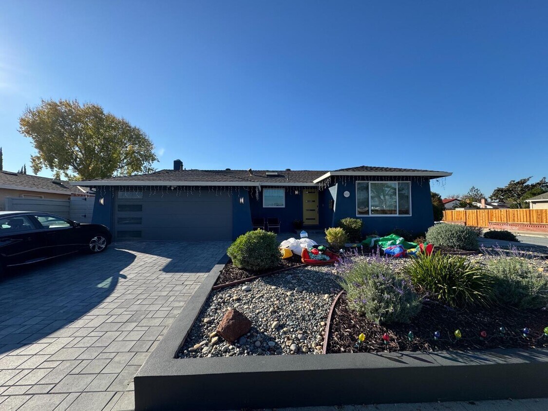 Foto principal - 5953 Shawcroft Dr