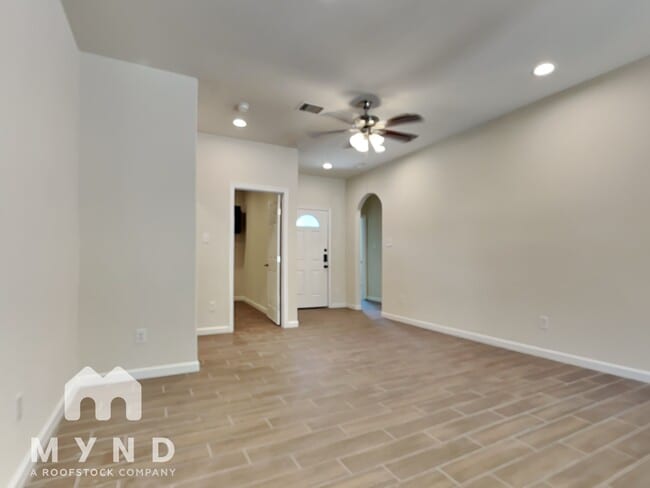 Building Photo - 5704 Bacher St