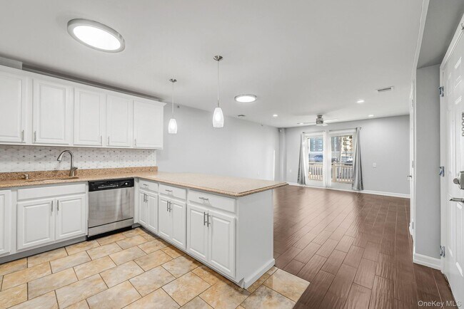 Foto del edificio - 102-20 Rockaway Beach Blvd