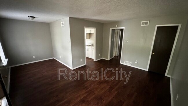 Foto del edificio - 3640 Rhea Ave