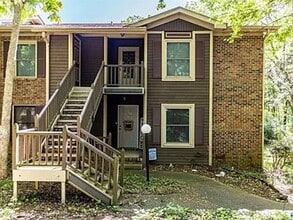 Building Photo - 2092 Woodlawn Dr SW