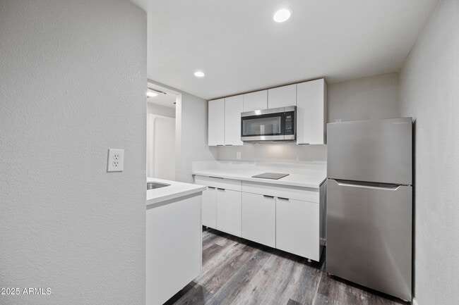 Building Photo - 3025 N 32nd St